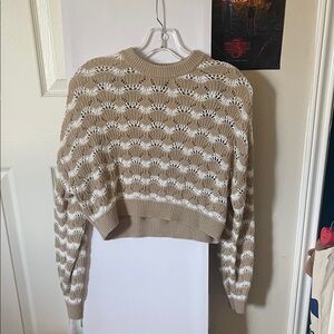 H&M Beige and White Crew Neck Sweater